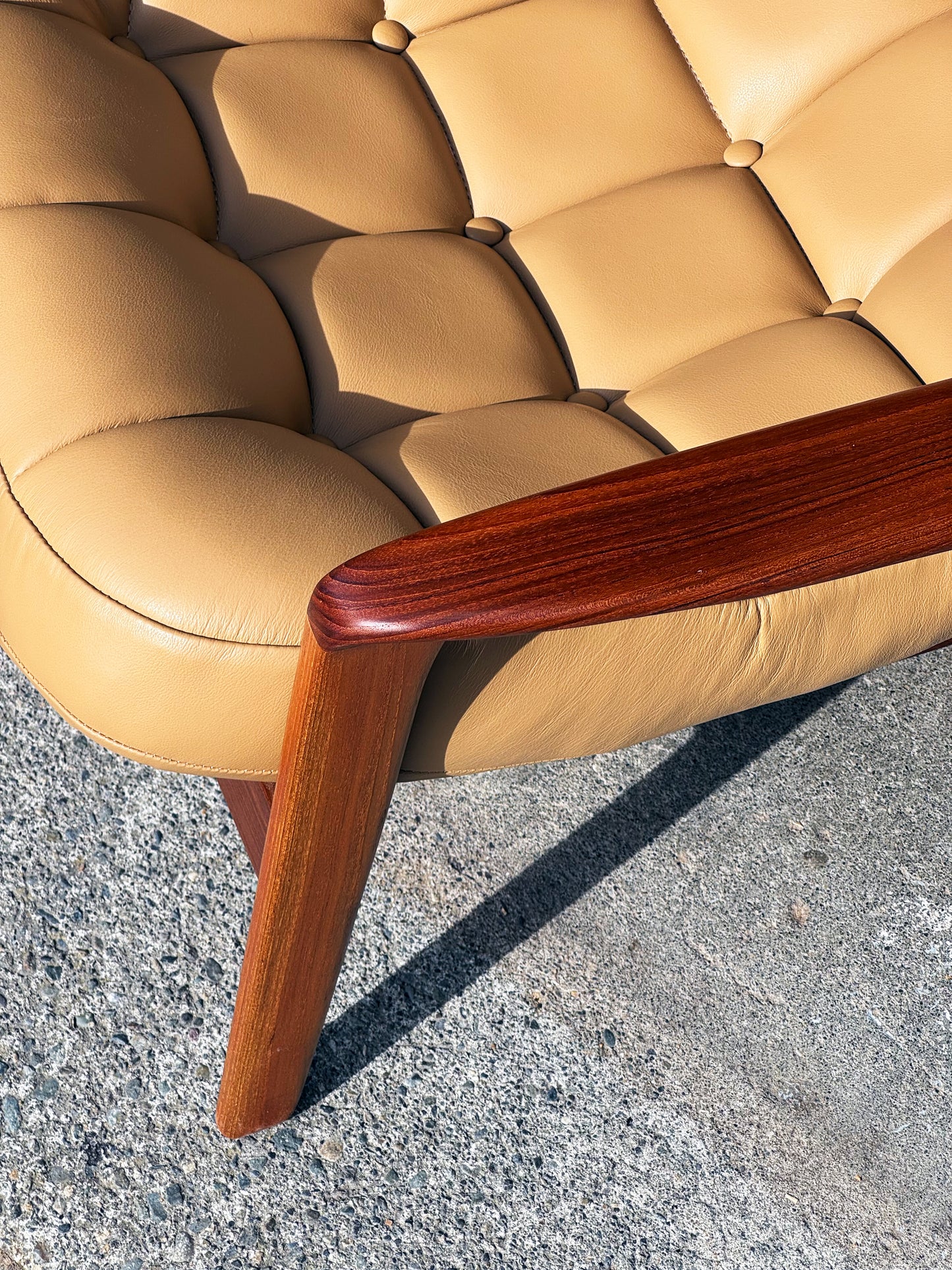 1960s Scoop Chair by R. Huber in light brown leather and teak