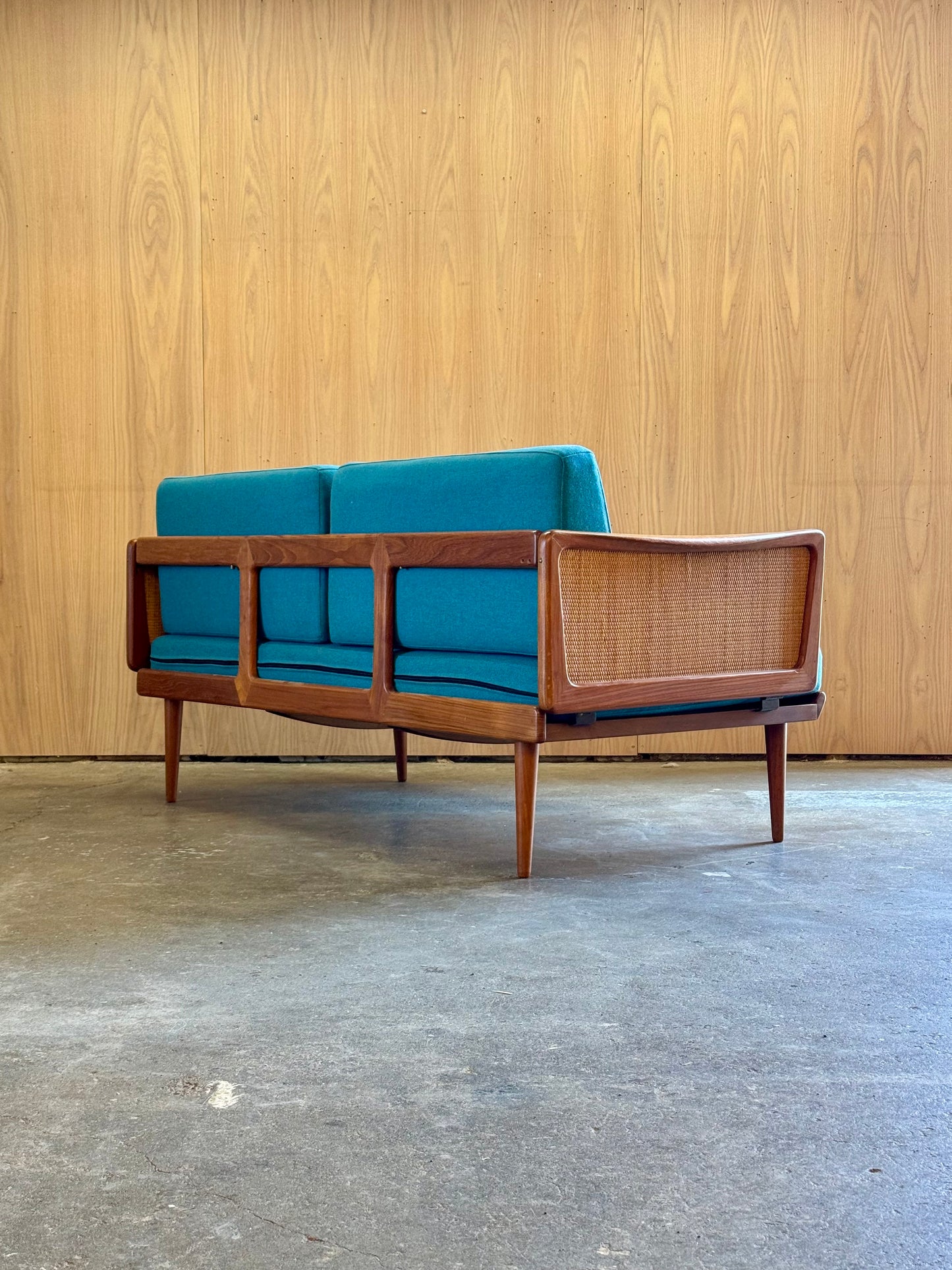 1960s FD451 Daybed by Peter Hvidt for France and Son in teak and rattan