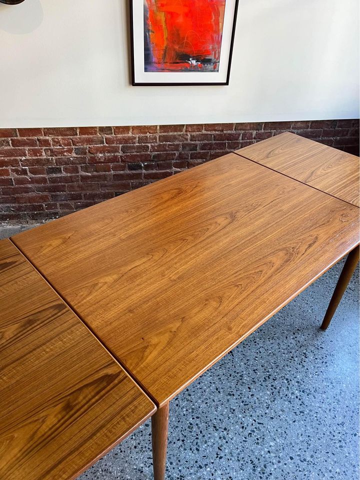 1950s Danish teak and oak draw-leaf dining table by Børge Mogensen