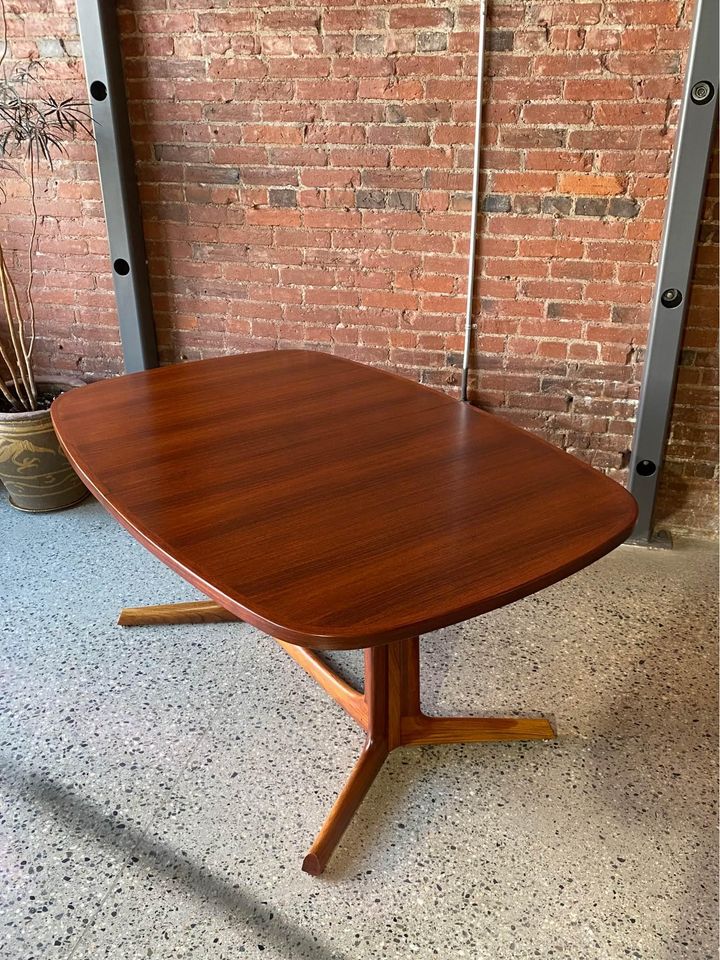 1960s Danish Rosewood Dining Table by Niels Møller