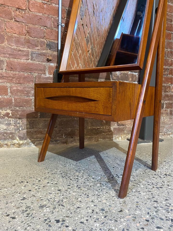 1960s Danish Teak Dressing Table with Mirror by Arne Vodder