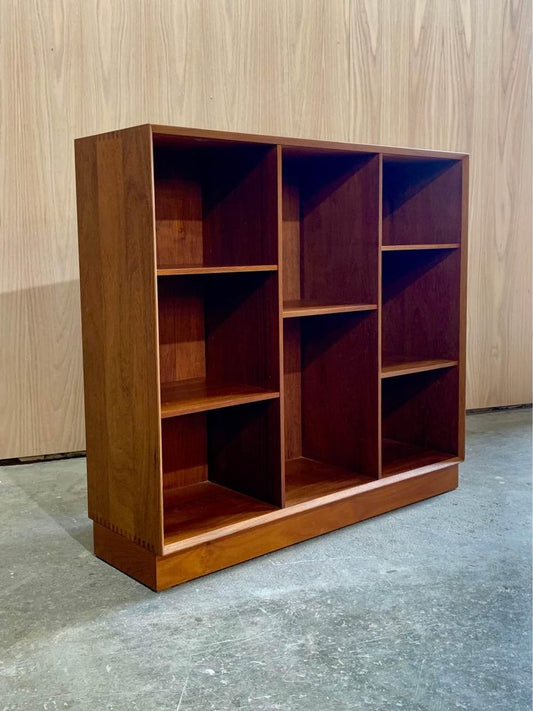 1960s Solid Teak Bookcase by Peter Hvidt for Søborg Møbelfabrik