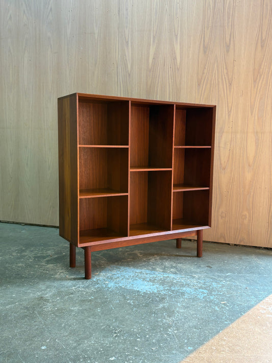 1960s Danish Solid Teak Bookcase by Peter Hvidt for Soborg Møbelfabrik