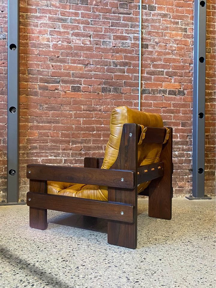 1970s Brazilian Rosewood and Leather Lounge Chair by Geraldo de Barros