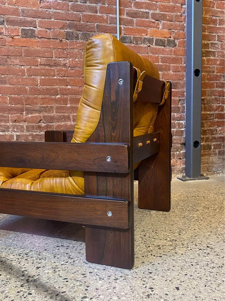 1970s Brazilian Rosewood and Leather Lounge Chair by Geraldo de Barros