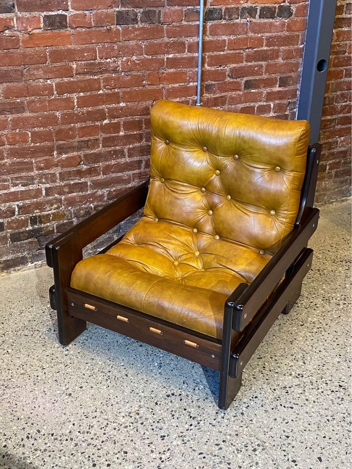 1970s Brazilian Rosewood and Leather Lounge Chair by Geraldo de Barros