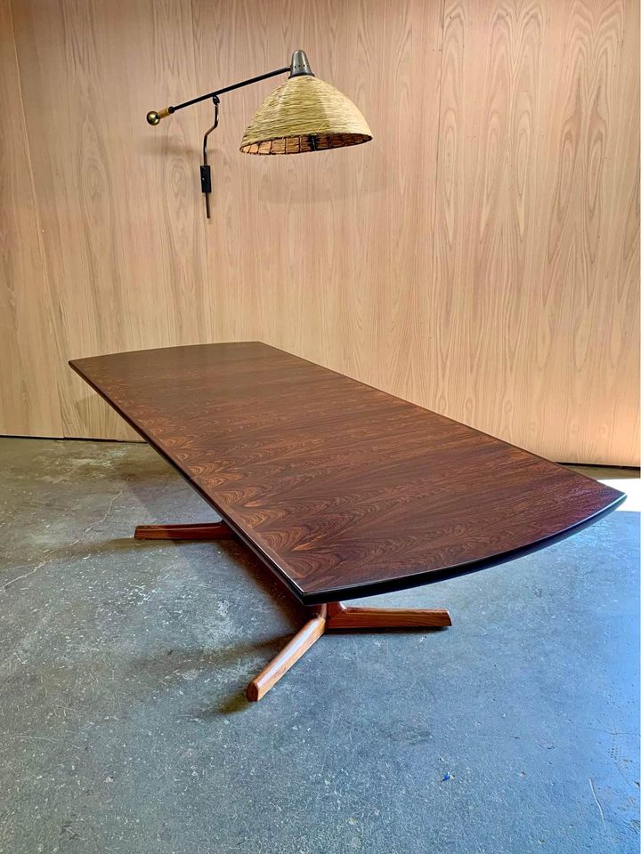 1970s Danish Rosewood Pedestal Dining Table with Two Leaves