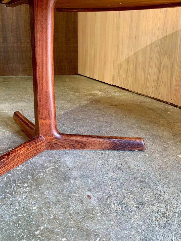 1970s Danish Rosewood Pedestal Dining Table with Two Leaves