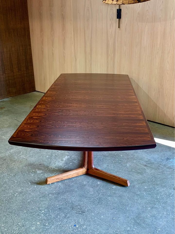 1970s Danish Rosewood Pedestal Dining Table with Two Leaves