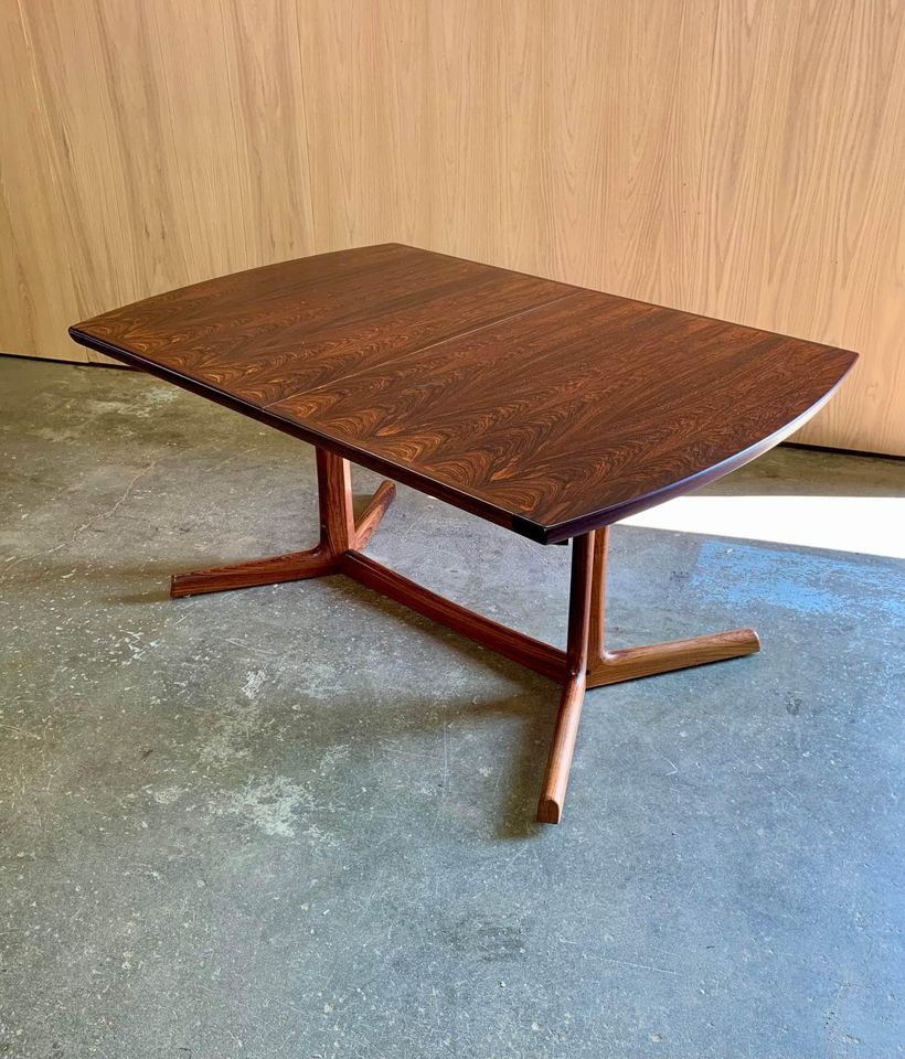 1970s Danish Rosewood Pedestal Dining Table with Two Leaves