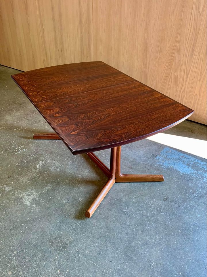 1970s Danish Rosewood Pedestal Dining Table with Two Leaves