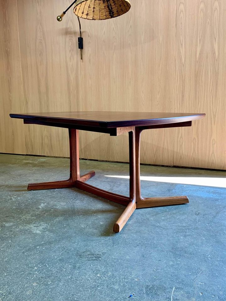 1970s Danish Rosewood Pedestal Dining Table with Two Leaves