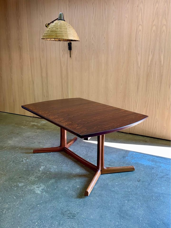 1970s Danish Rosewood Pedestal Dining Table with Two Leaves