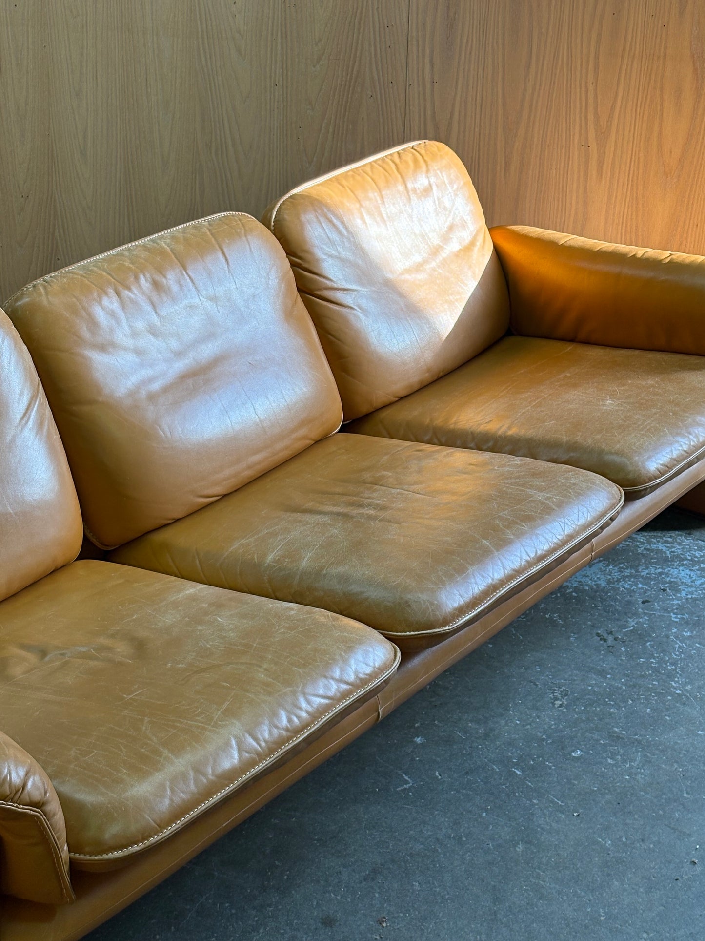 1970s DS-61 Swiss Leather Sofa by De Sede
