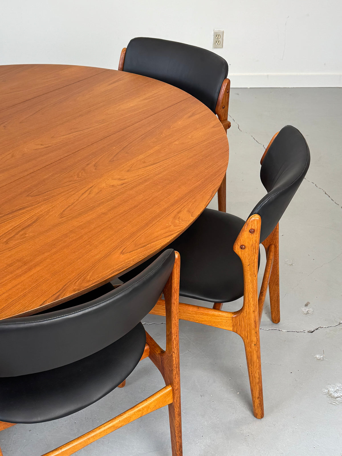 1960s Peter Hvidt Drop-Leaf Teak Dining Table for France & Son, Denmark.