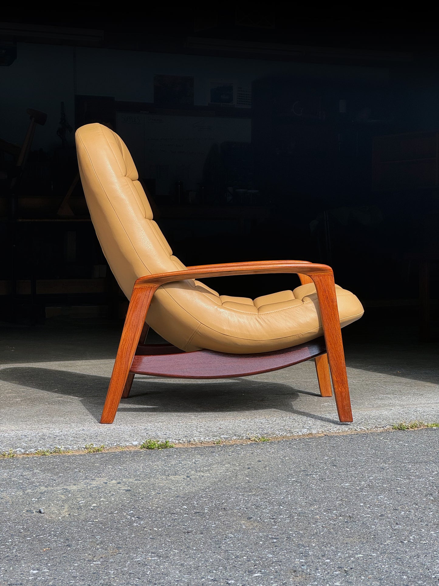 1960s Scoop Chair by R. Huber in light brown leather and teak