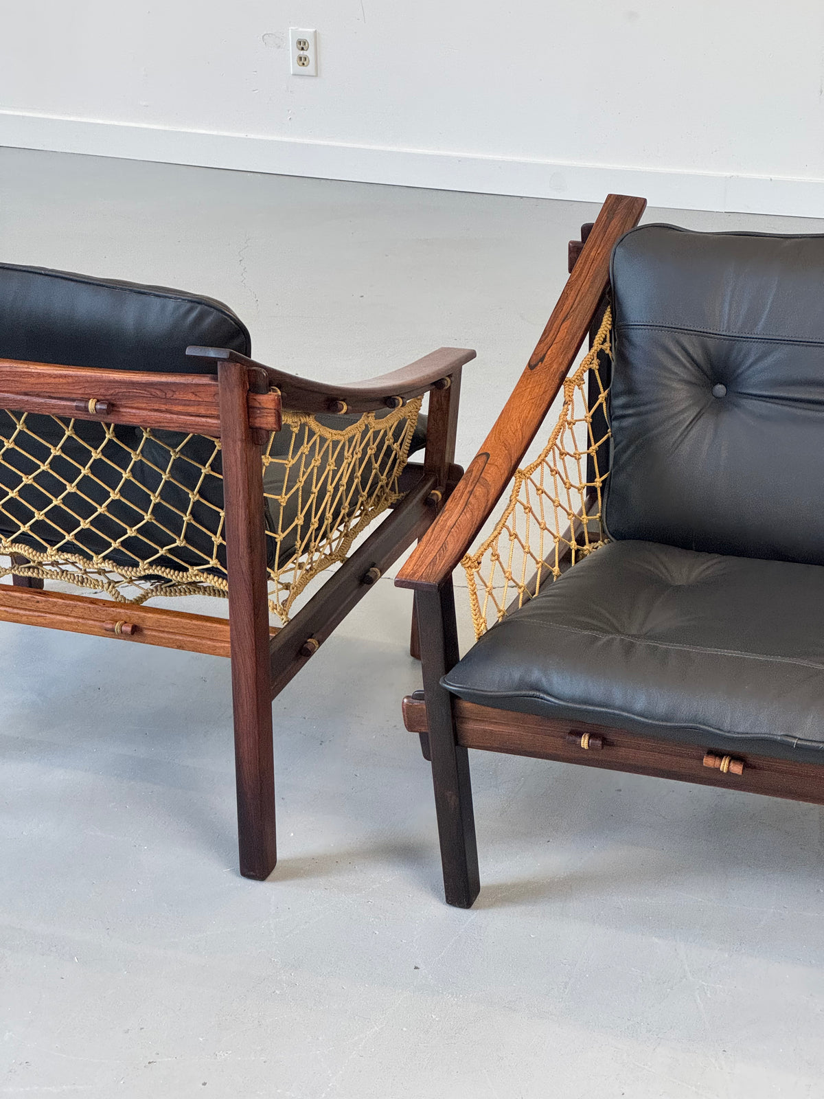 1960s Amazonas Lounge Chair by Jean Gillon for Wood Art in rosewood and black leather