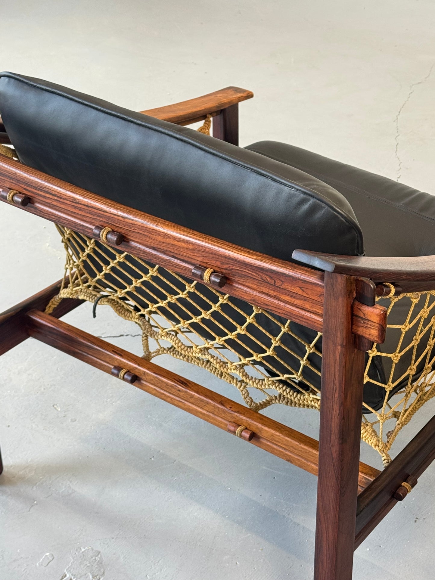 1960s Amazonas Lounge Chair by Jean Gillon for Wood Art in rosewood and black leather