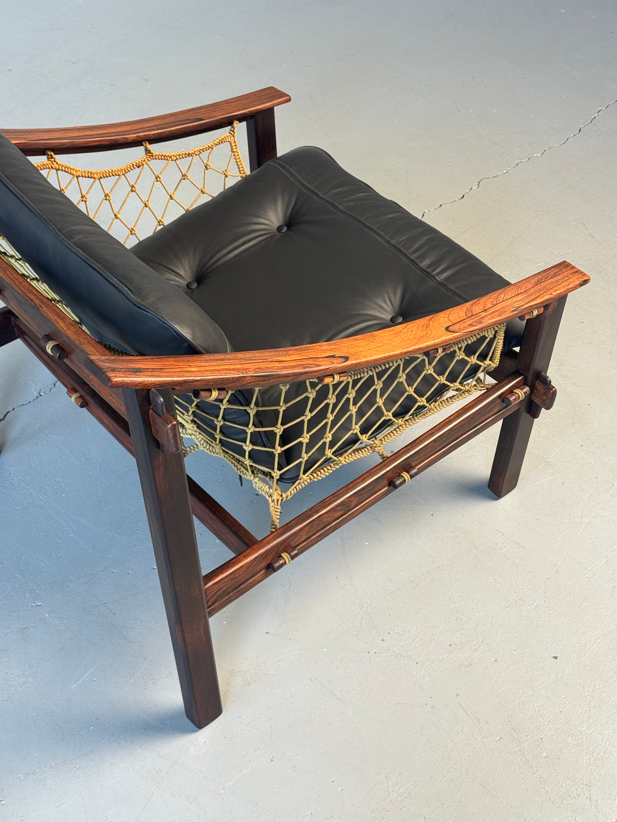 1960s Amazonas Lounge Chair by Jean Gillon for Wood Art in rosewood and black leather