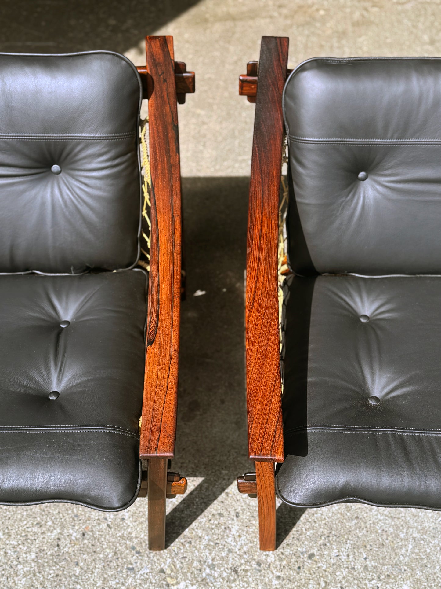 1960s Amazonas Lounge Chair by Jean Gillon for Wood Art in rosewood and black leather
