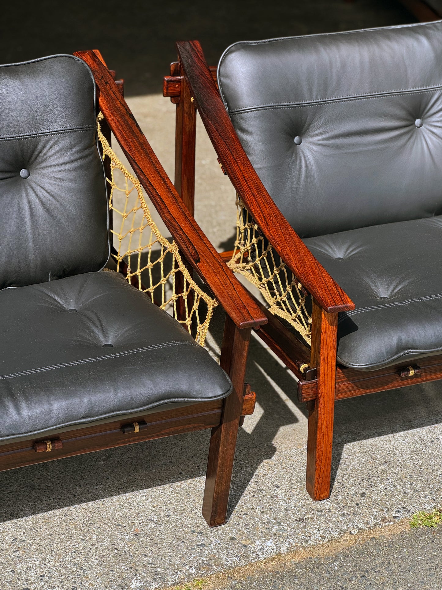 1960s Amazonas Lounge Chair by Jean Gillon for Wood Art in rosewood and black leather