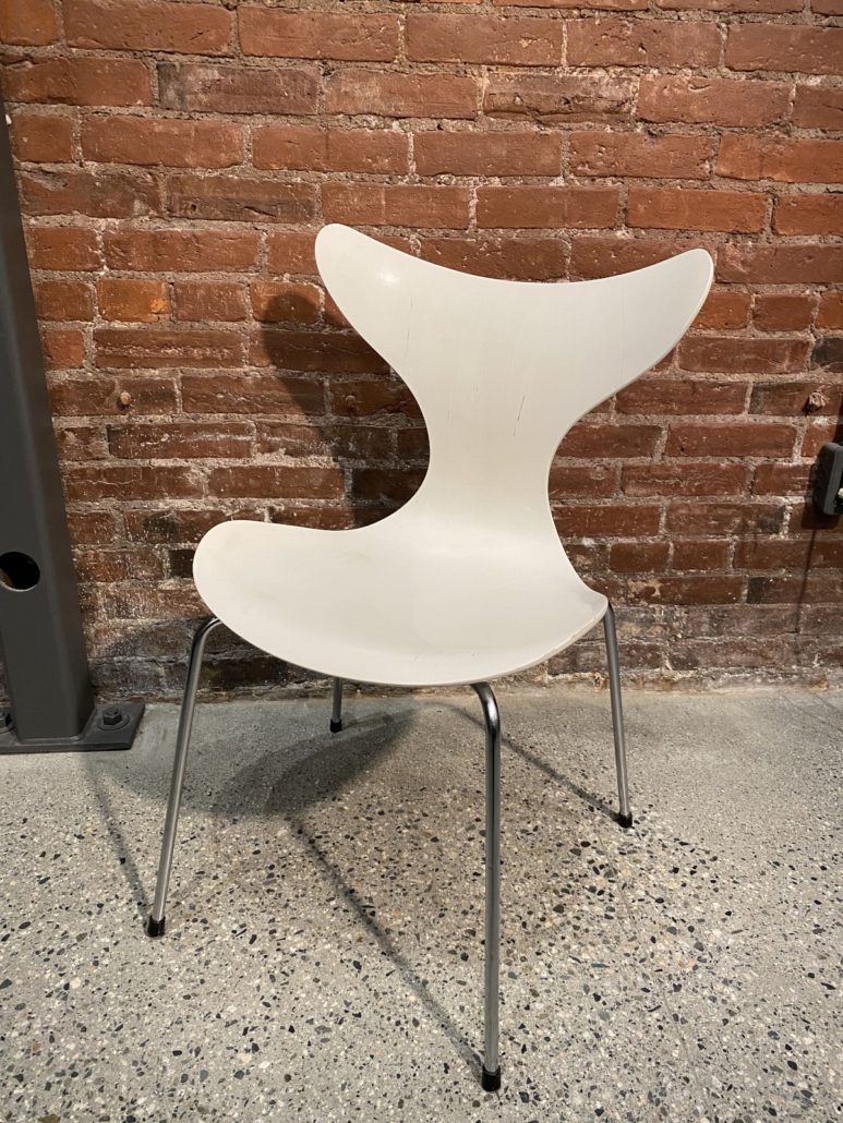 Arne Jacobsen Lily / Seagull Chair for Fritz Hansen