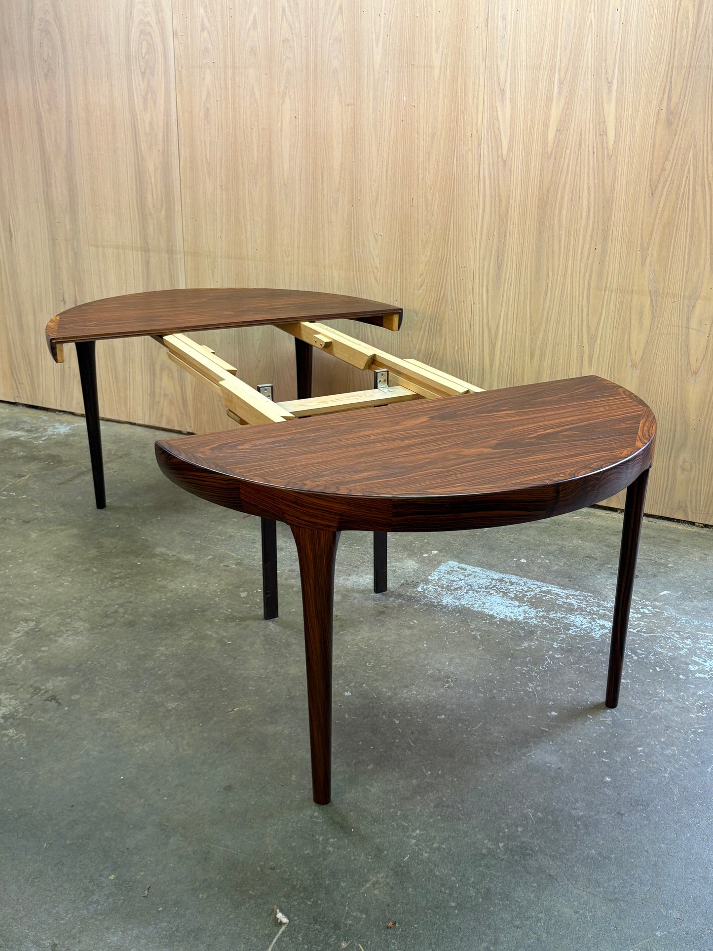 1960s Danish Rosewood Dining Table by Kofod Larsen for Faarup Møbelfabrik