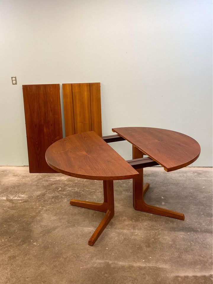 Mid Century Teak Dining Table with Two Leaves