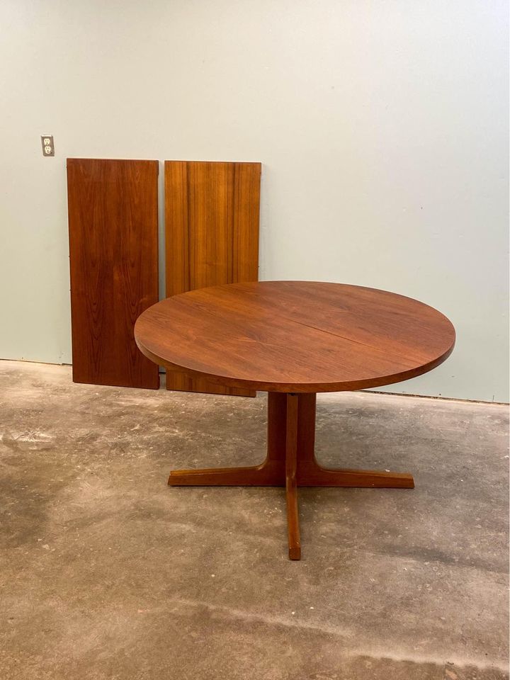 Mid Century Teak Dining Table with Two Leaves