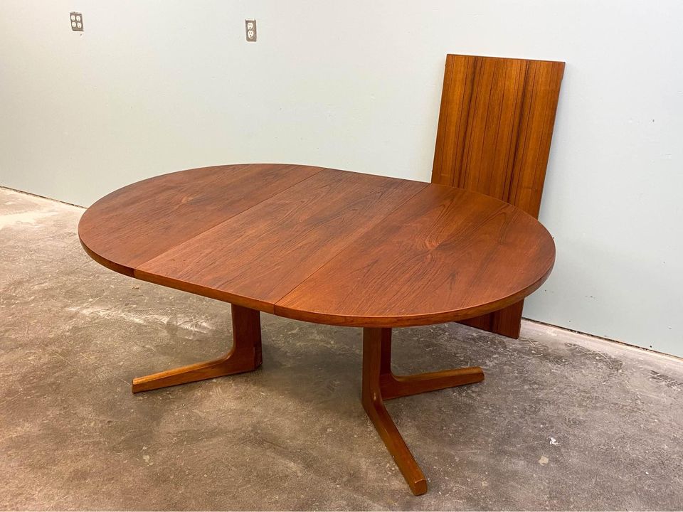 Mid Century Teak Dining Table with Two Leaves