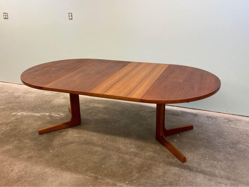 Mid Century Teak Dining Table with Two Leaves