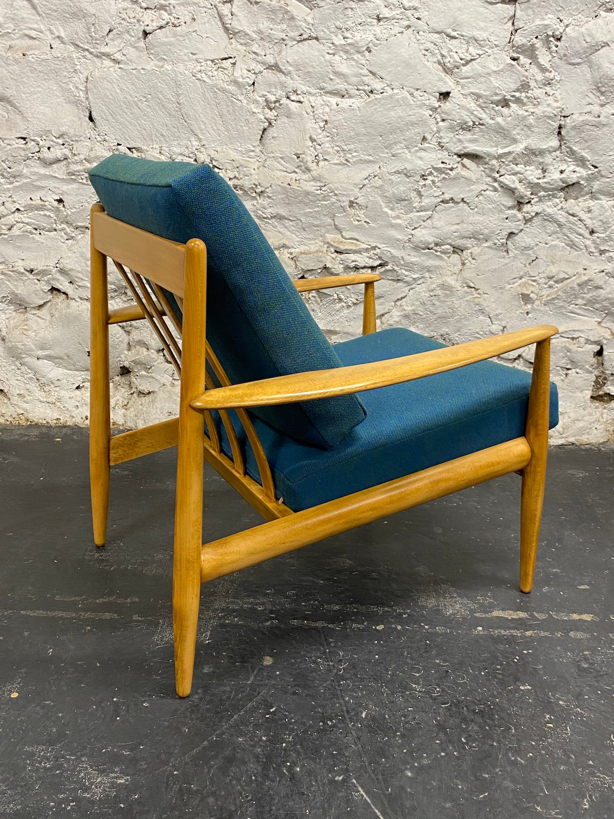 Model 118 Lounge Chair