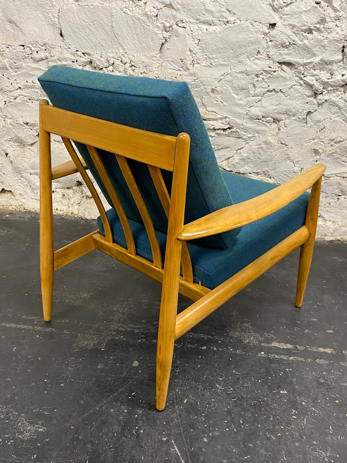 Model 118 Lounge Chair