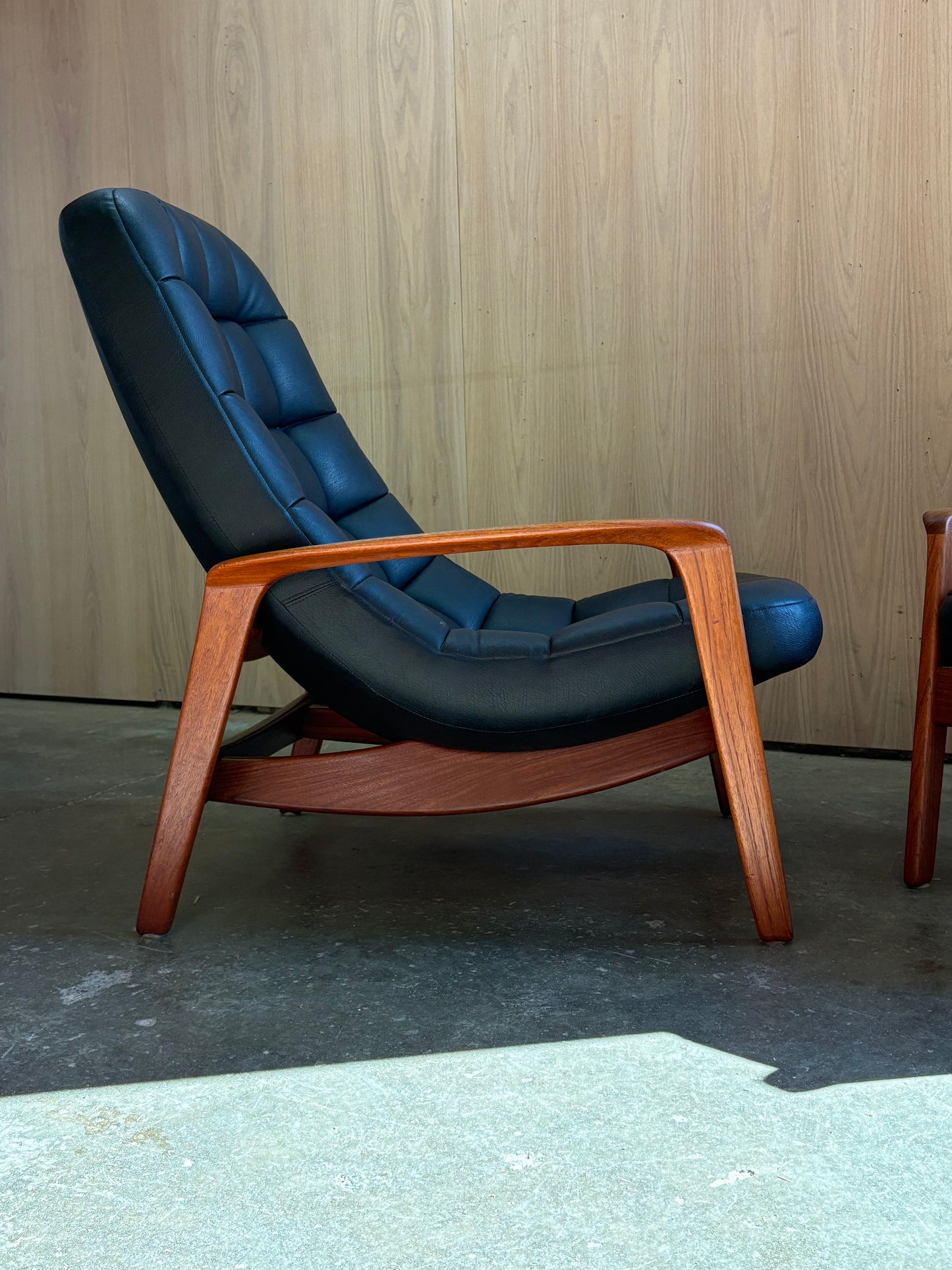 Pair of 1960s Canadian Teak Scoop Lounge Chairs by R Huber