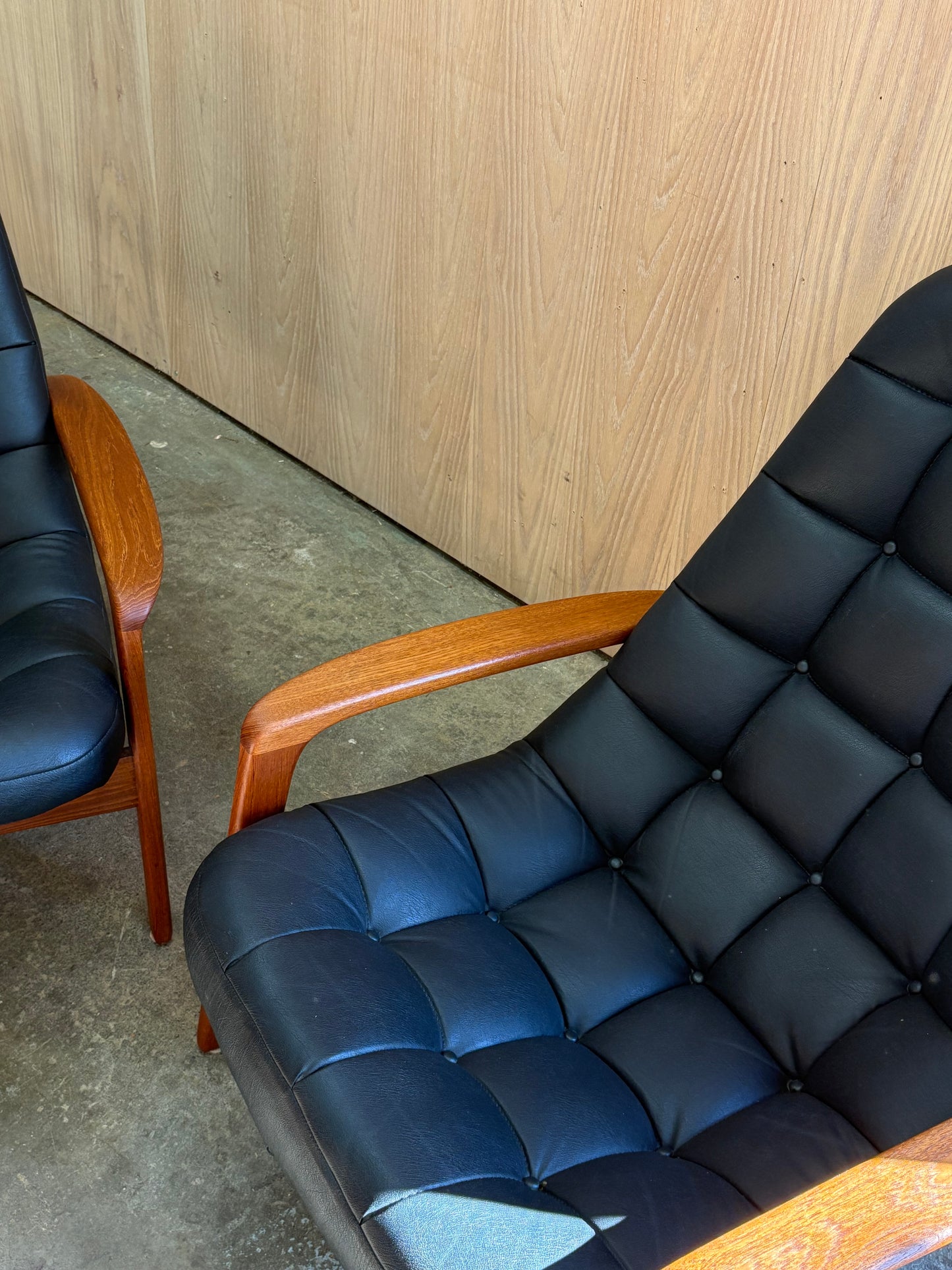 Pair of 1960s Canadian Teak Scoop Lounge Chairs by R Huber