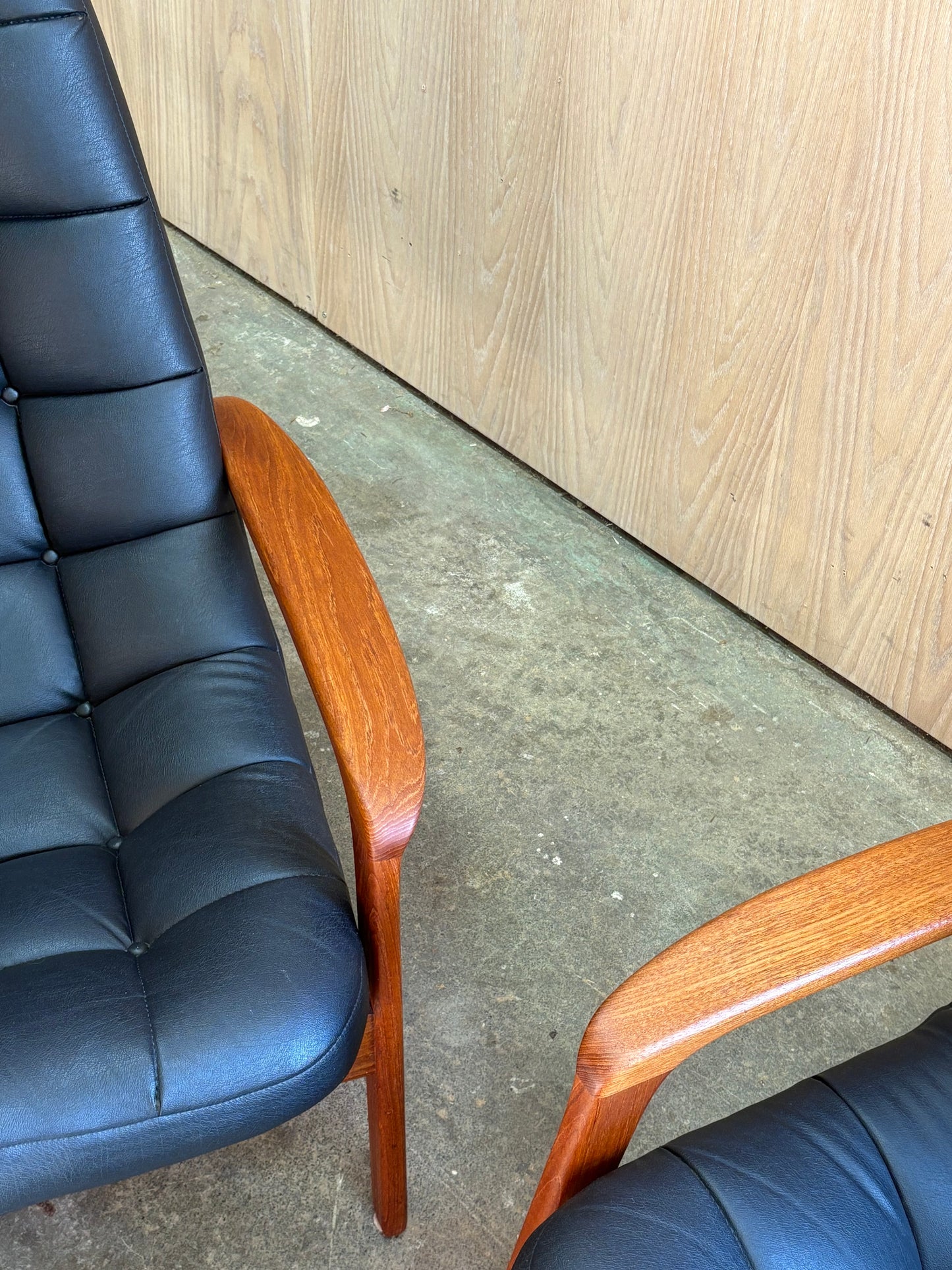 Pair of 1960s Canadian Teak Scoop Lounge Chairs by R Huber