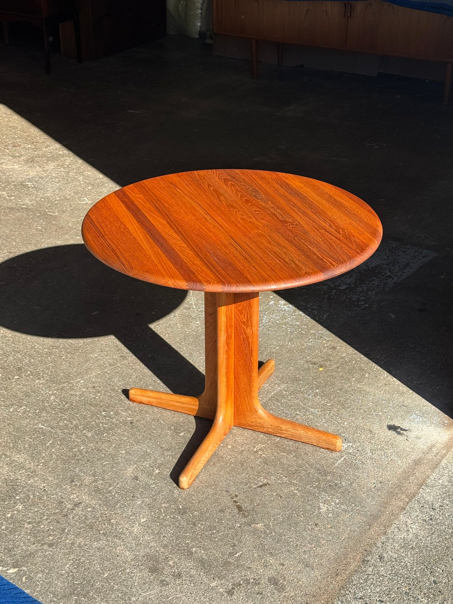1960s Pedestal Table by D Scan in solid teak