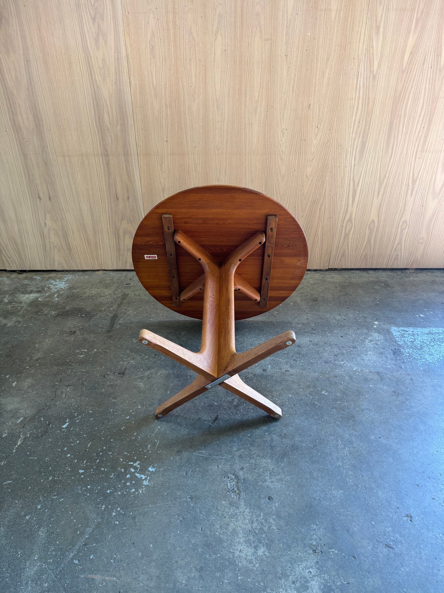 1960s Pedestal Table by D Scan in solid teak