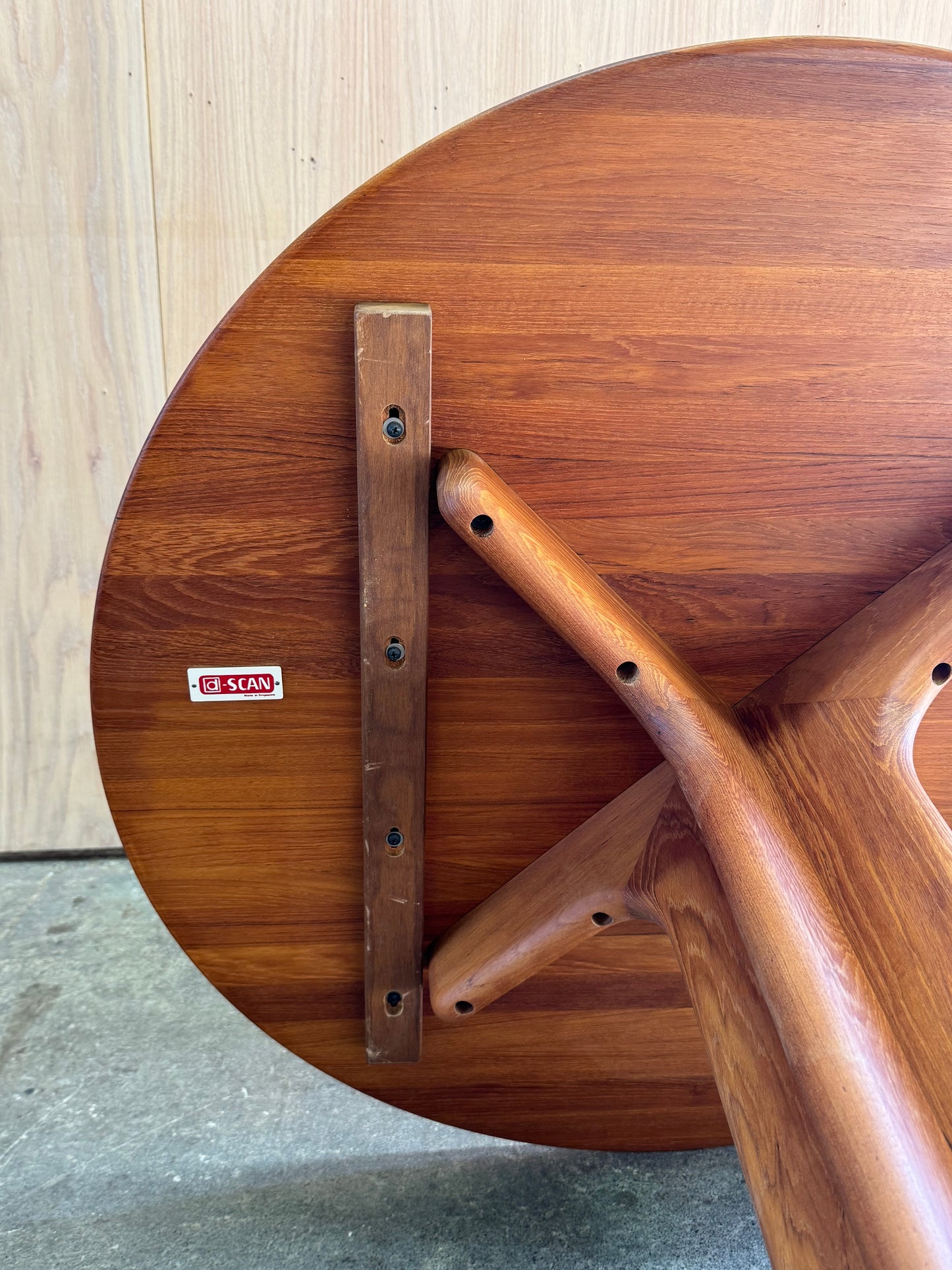 1960s Pedestal Table by D Scan in solid teak