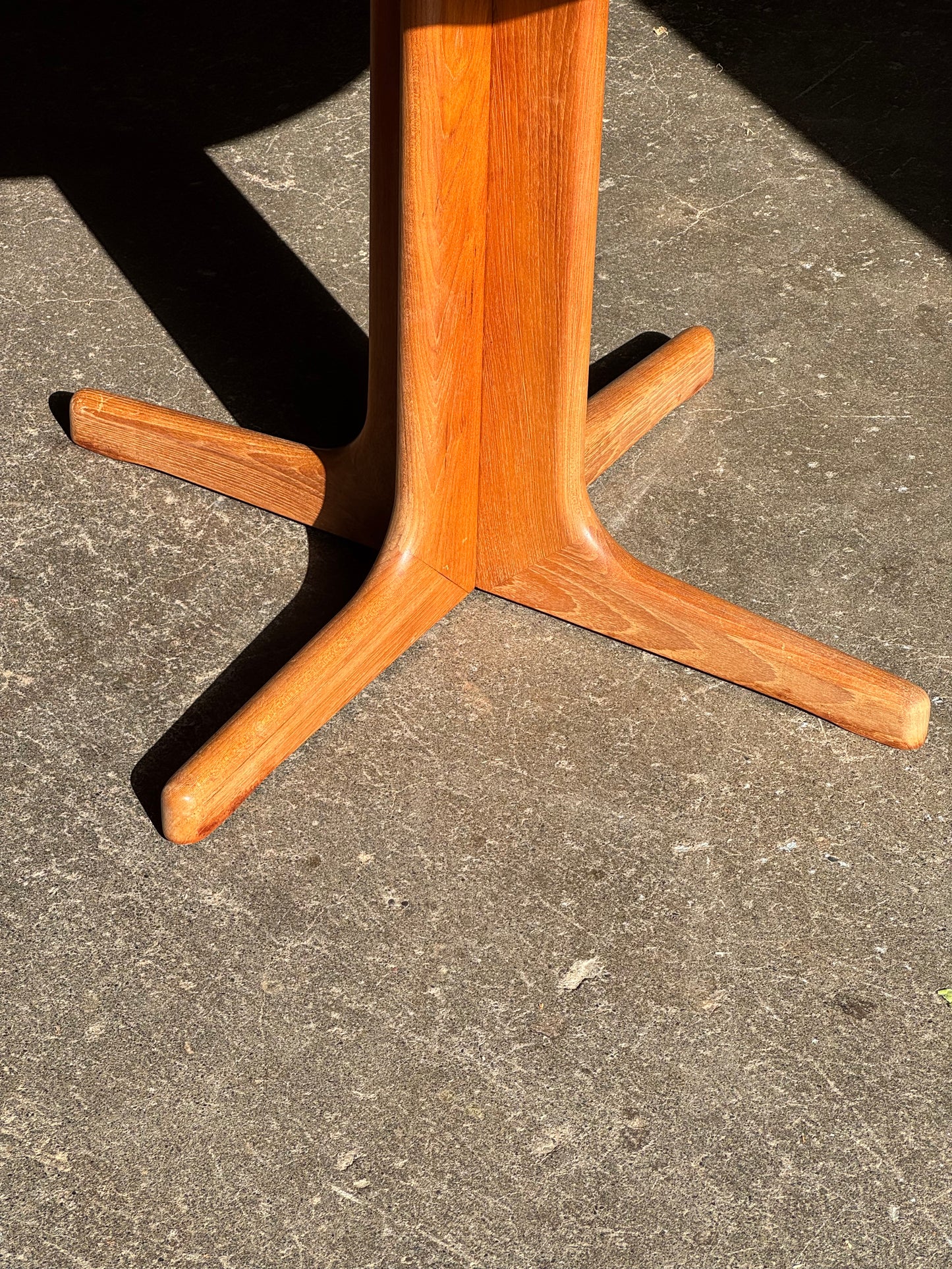 1960s Pedestal Table by D Scan in solid teak