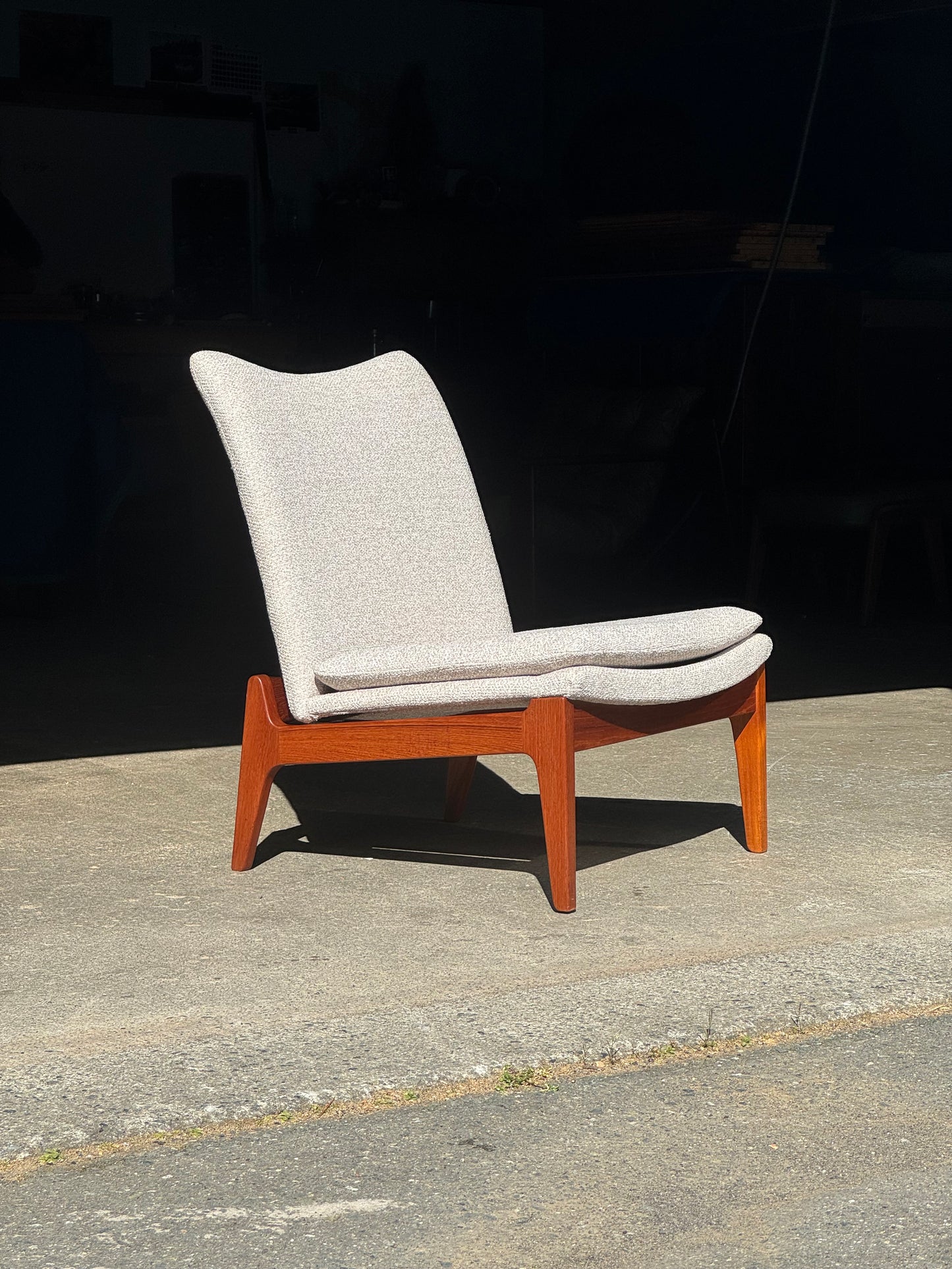 1960s FD112 Lounge Chair by Finn Juhl for France and Son in teak and beige fabric