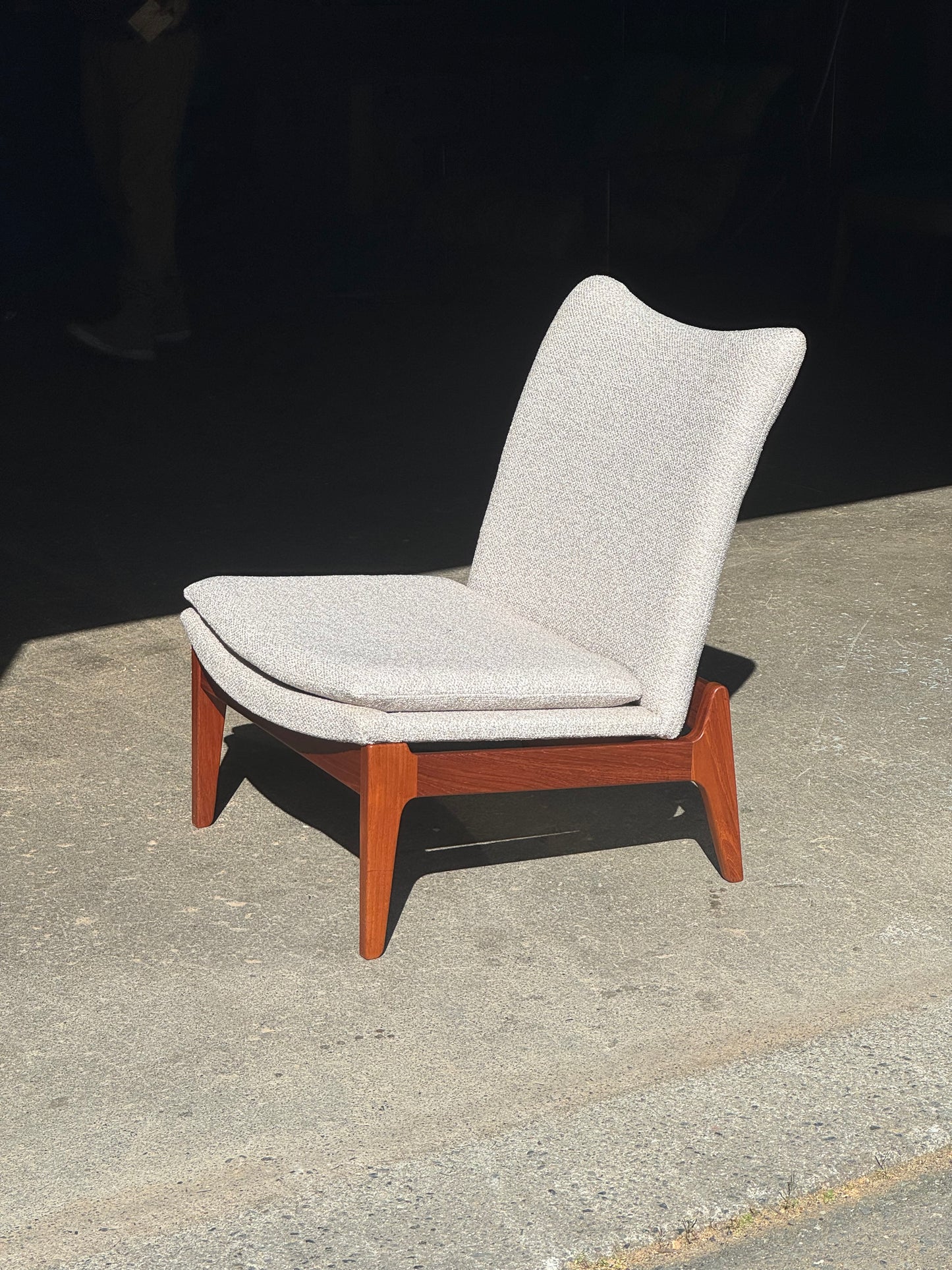 1960s FD112 Lounge Chair by Finn Juhl for France and Son in teak and beige fabric
