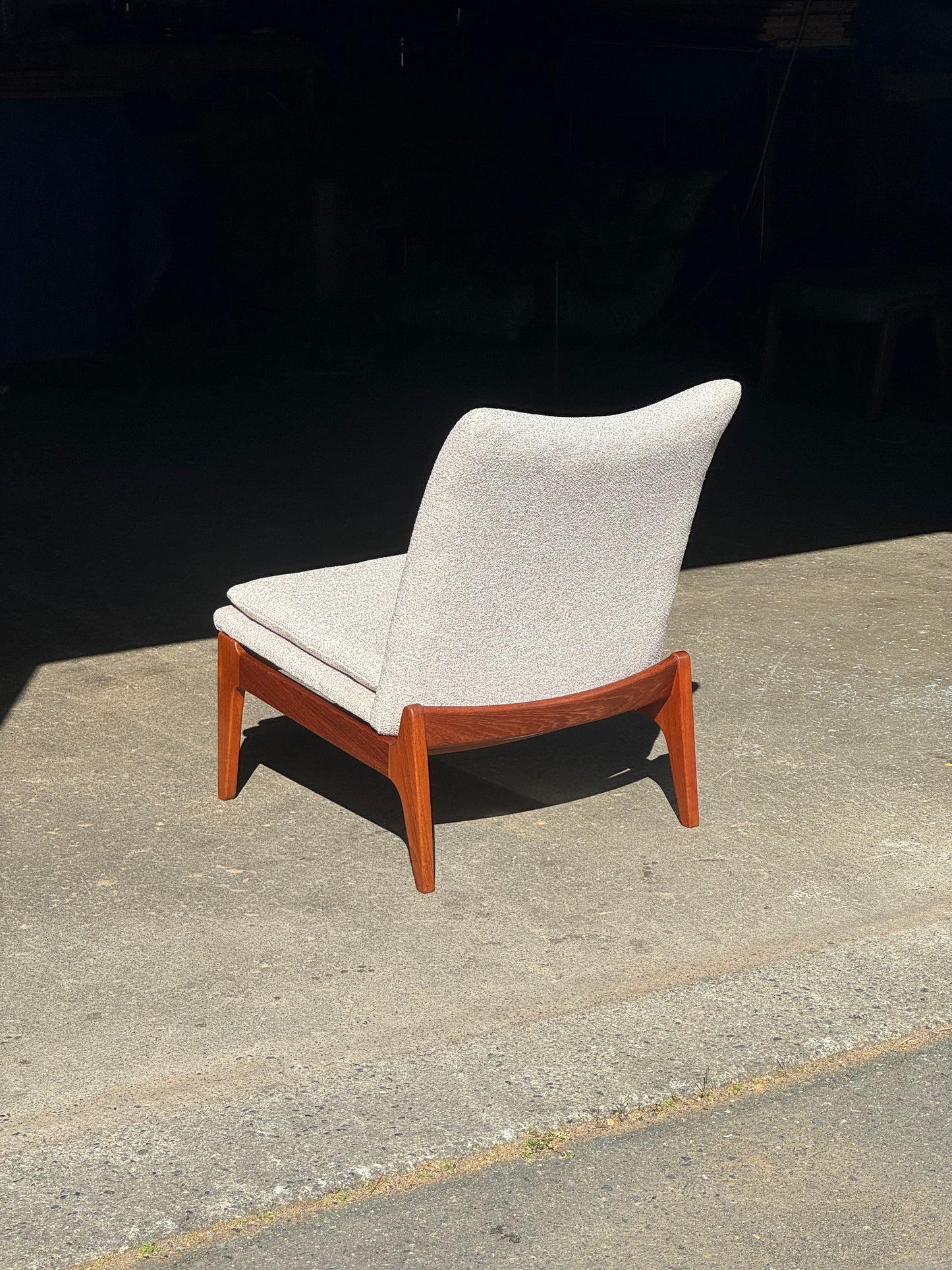 1960s FD112 Lounge Chair by Finn Juhl for France and Son in teak and beige fabric