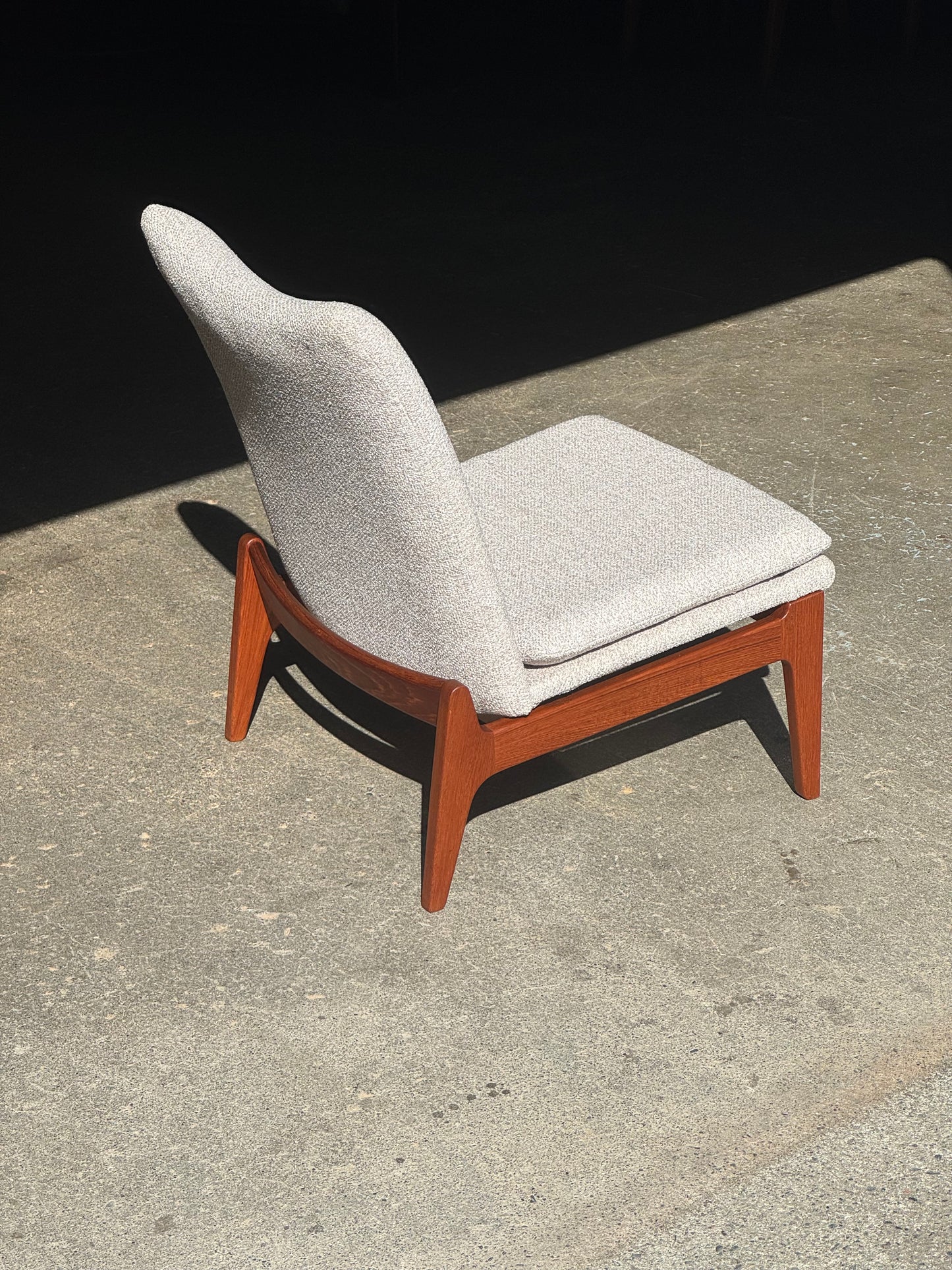 1960s FD112 Lounge Chair by Finn Juhl for France and Son in teak and beige fabric