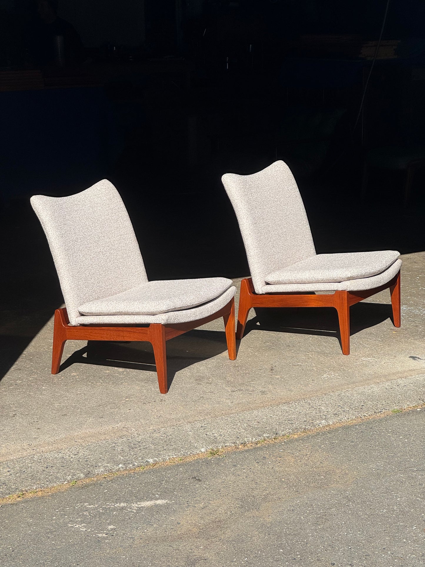 1960s FD112 Lounge Chair by Finn Juhl for France and Son in teak and beige fabric