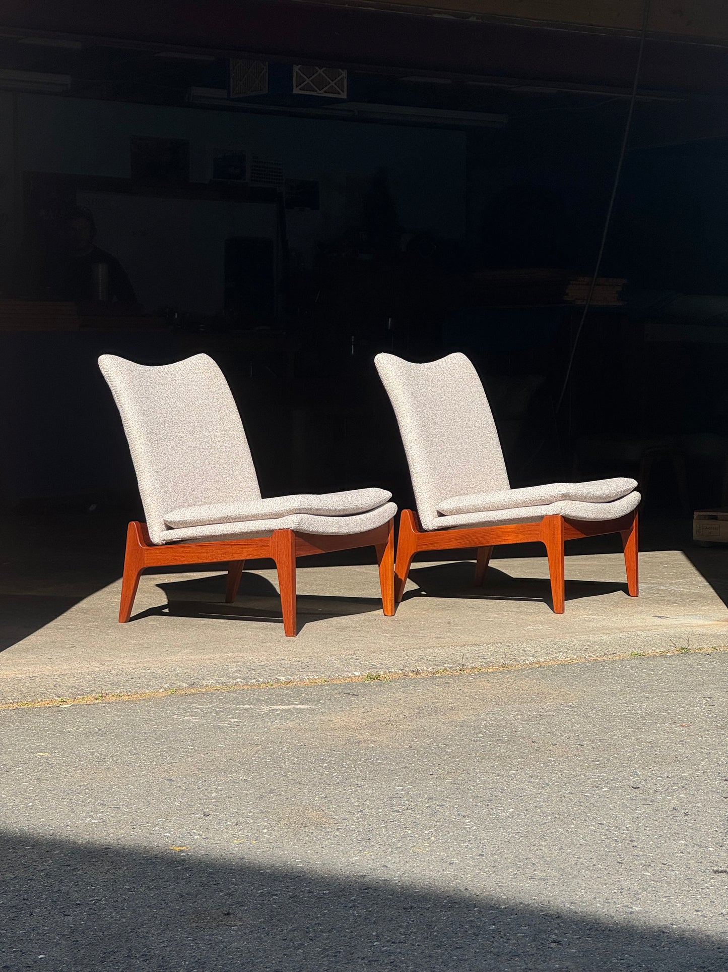 1960s FD112 Lounge Chair by Finn Juhl for France and Son in teak and beige fabric