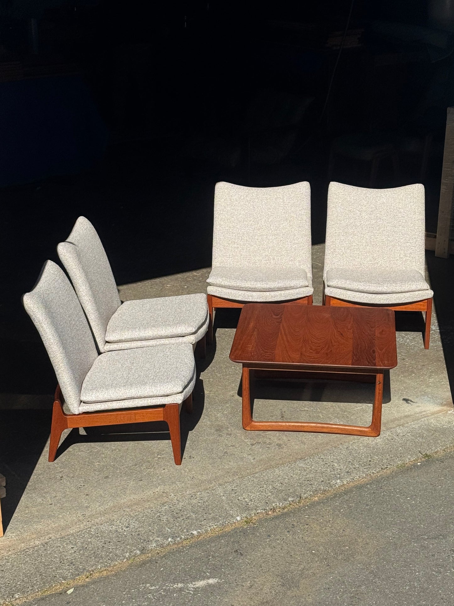 1960s FD112 Lounge Chair by Finn Juhl for France and Son in teak and beige fabric