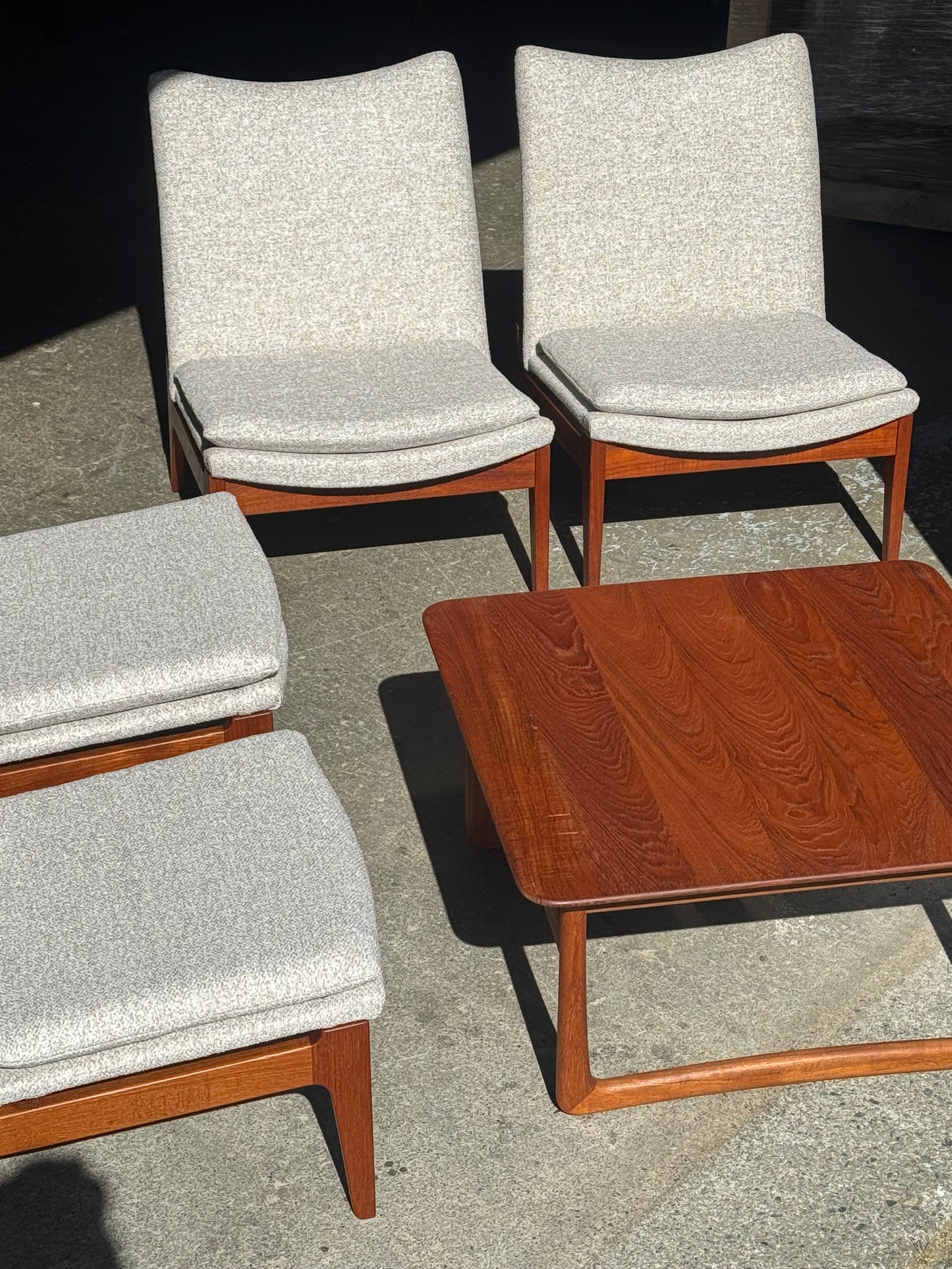 1960s FD112 Lounge Chair by Finn Juhl for France and Son in teak and beige fabric