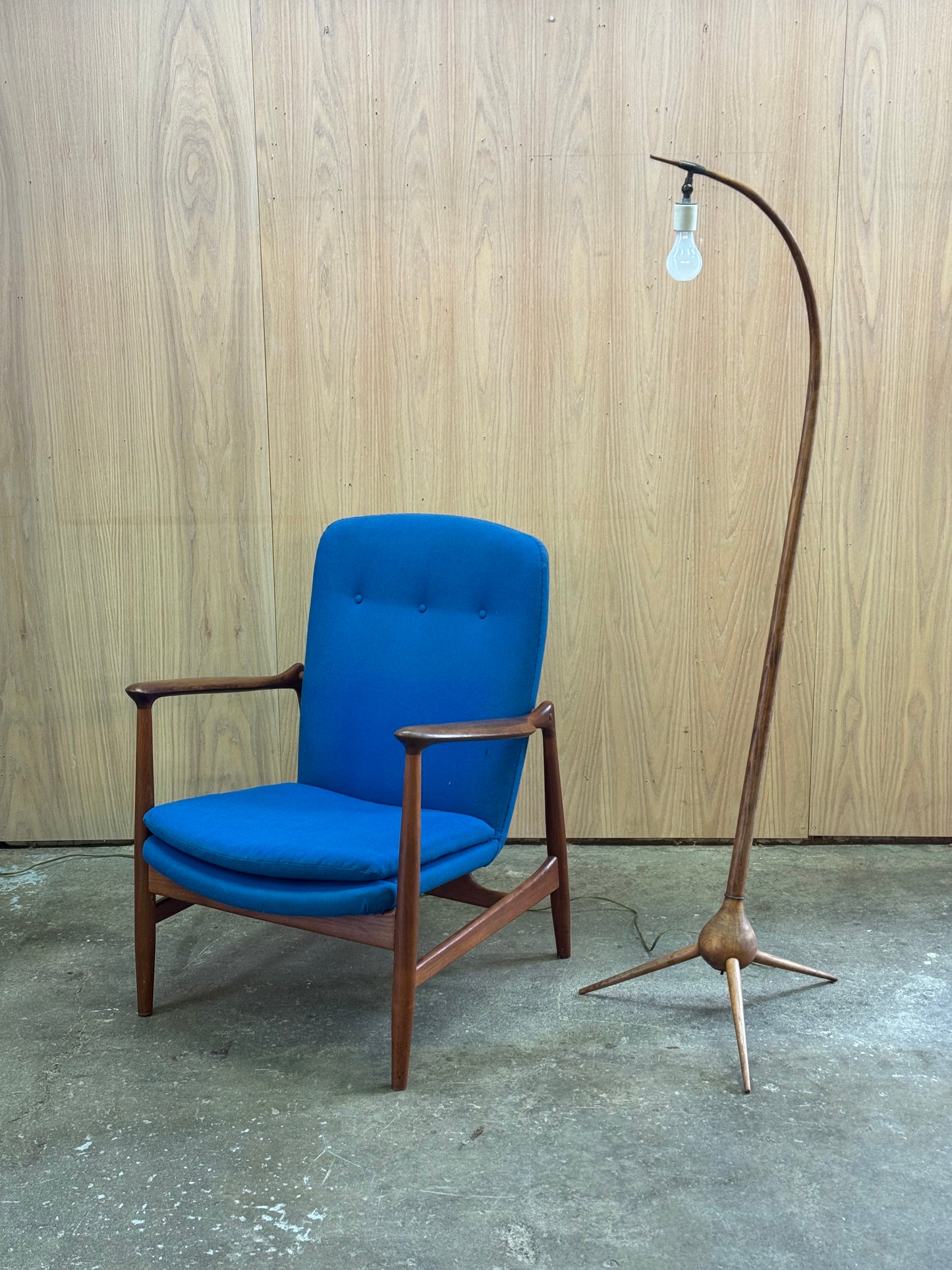 1950s Bridge Floor Lamp by Severin Hansen Jr for Haslev Mobelsnedkeri in beech and brass