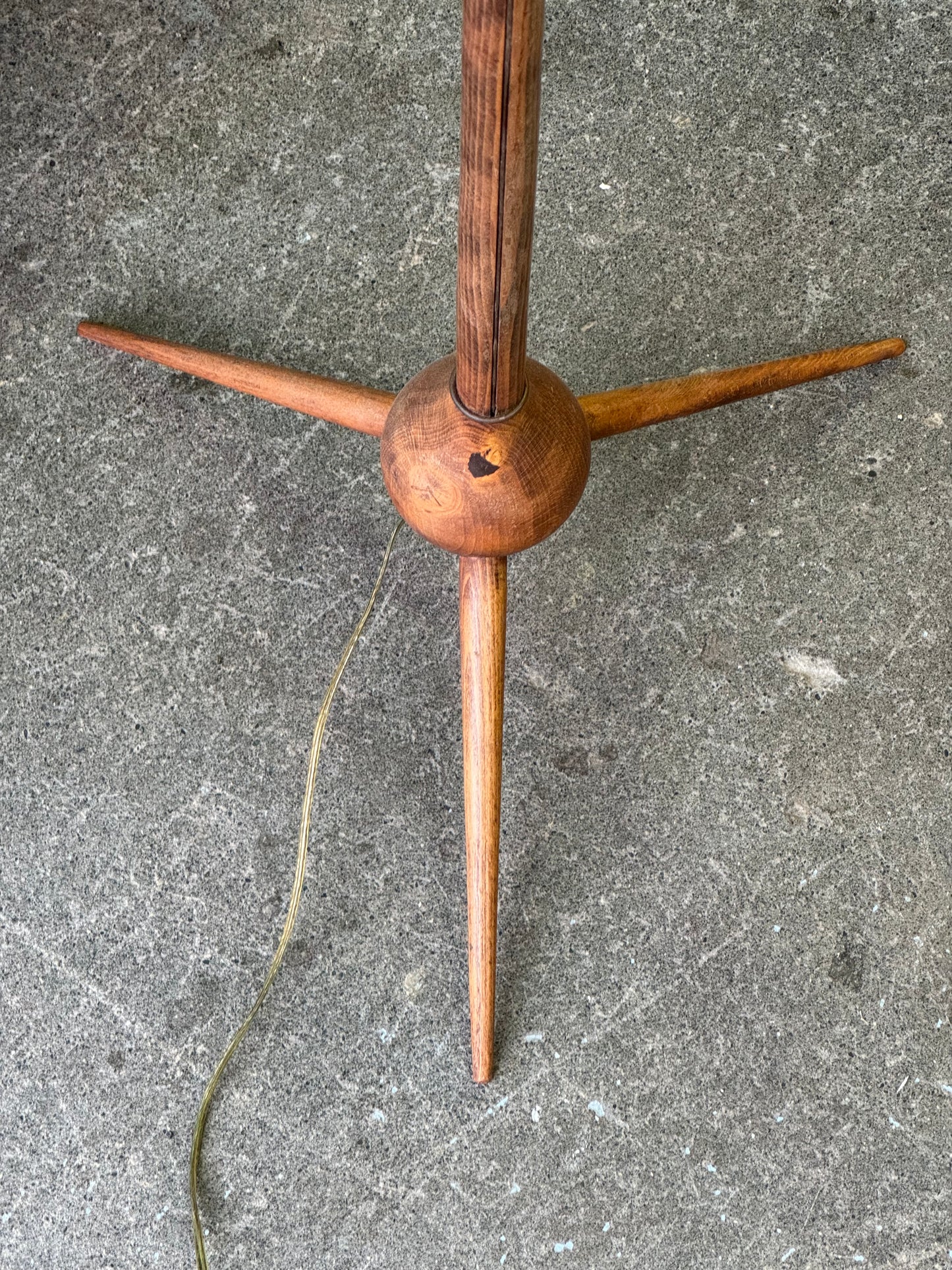 1950s Bridge Floor Lamp by Severin Hansen Jr for Haslev Mobelsnedkeri in beech and brass
